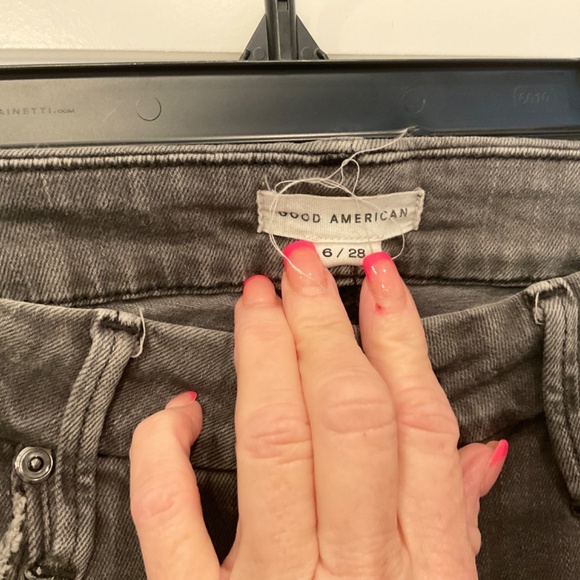 #0269 WOMEN’S GOOD AMERICAN SKINNY DISTRESSED DENIM JEANS SIZE: 6/28 - Picture 2 of 3